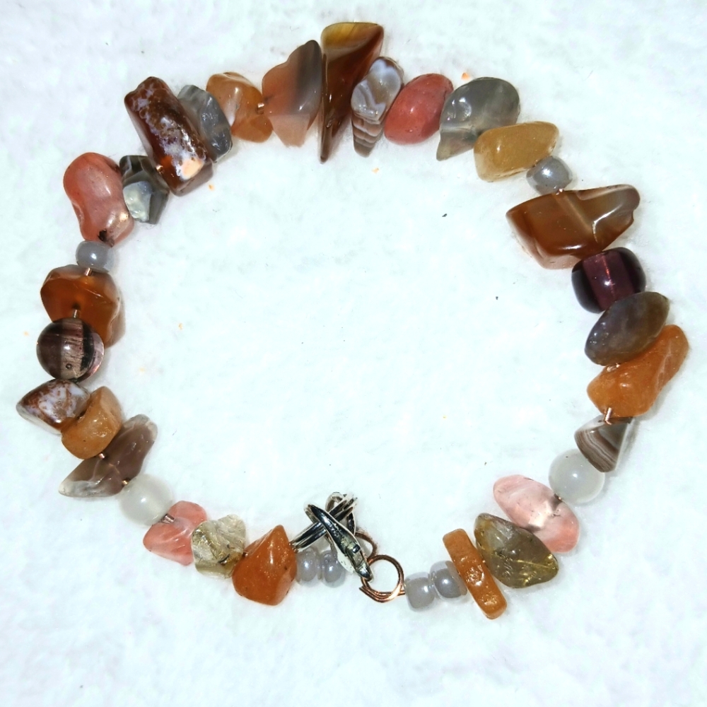 Handcrafted bracelet with semi-precious stones